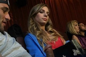 播放国产人与兽人一级片黄片 Porn